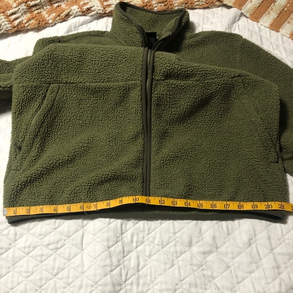 The North Face Olive Green Fleece/Sherpa Men’s Jacket - Picture 12 of 12